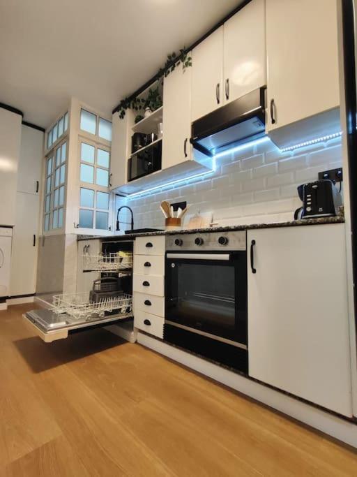 Tranquilo Apartamento Con Parking Gratis Vigilado 24H Vigo Bagian luar foto