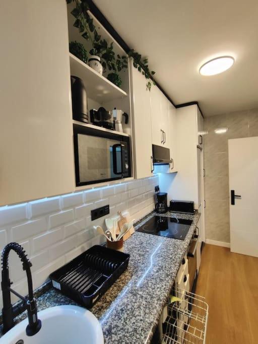Tranquilo Apartamento Con Parking Gratis Vigilado 24H Vigo Bagian luar foto